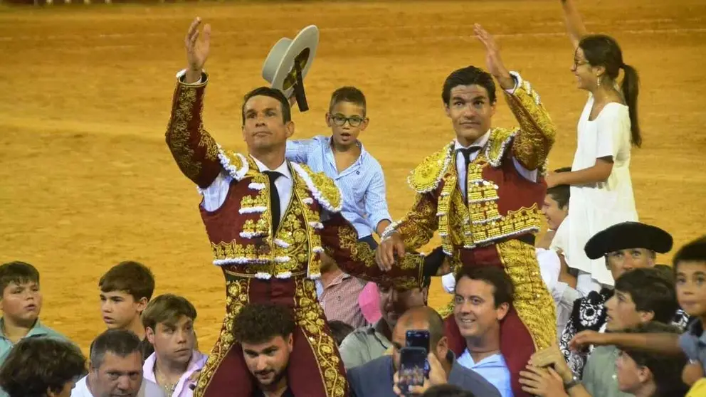 Manzanares y Aguado a hombros