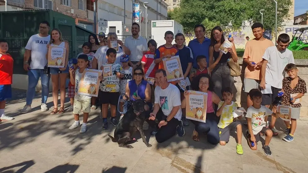 Participantes en la campa&ntilde;a, junto a responsables de las asociaciones y del Ayuntamiento