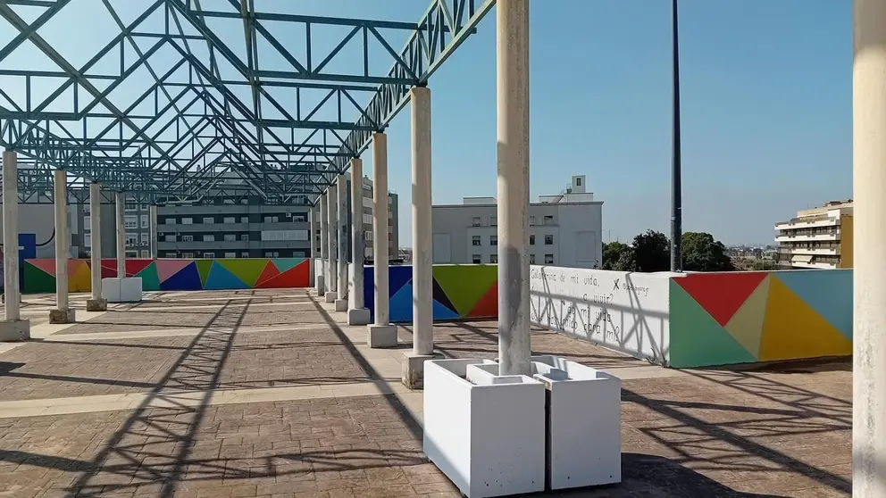 Grafitis que decoran la Plaza Tit&aacute;n de Huelva