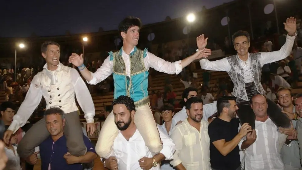 Los tres a hombros I Eva Morales