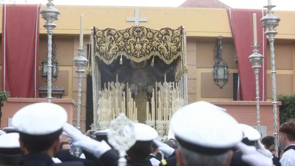 Paso de palio de Mar&iacute;a Sant&iacute;sima del Rosario de Sevilla