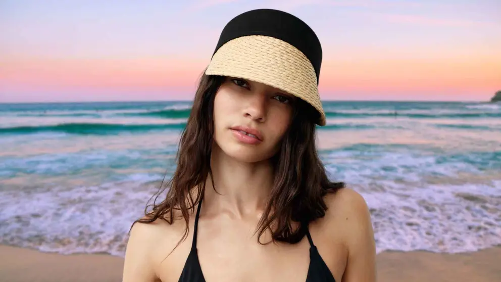 Visera trenzada a contraste de Zara