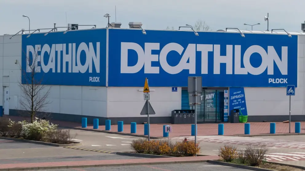 Tienda Decathlon en hora de cierre
