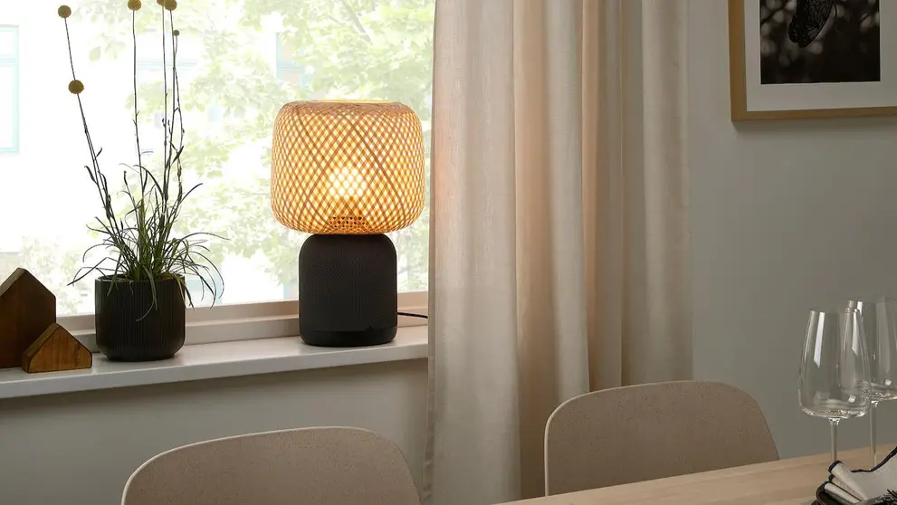 L&aacute;mpara altavoz wifi pantalla bamb&uacute; Symfonisk