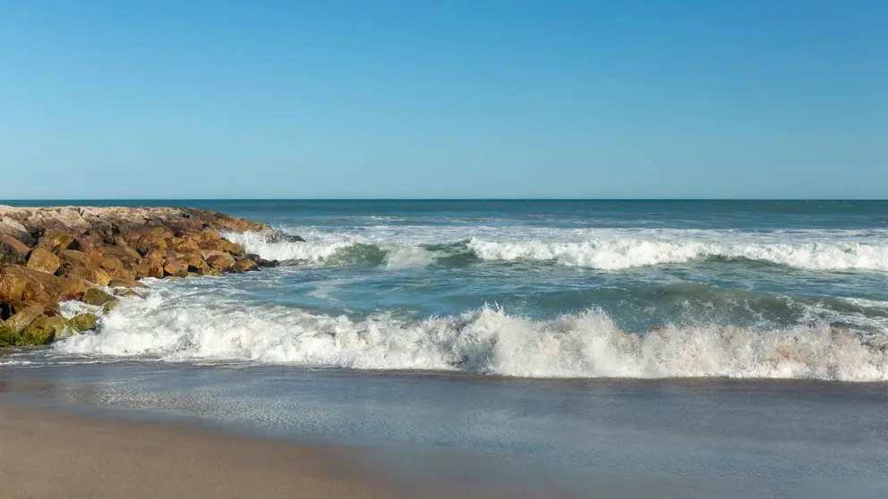 Una playa en una foto de archivo