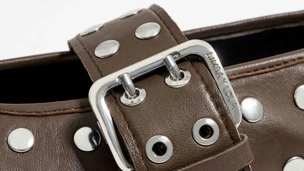 Bailarinas de piel con tachuelas Bimba y Lola en El Corte Ingl&eacute;s