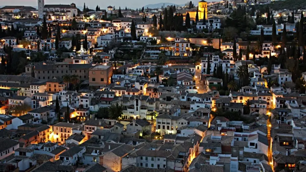 Imagen nocturna del Albaic&iacute;n de Granada