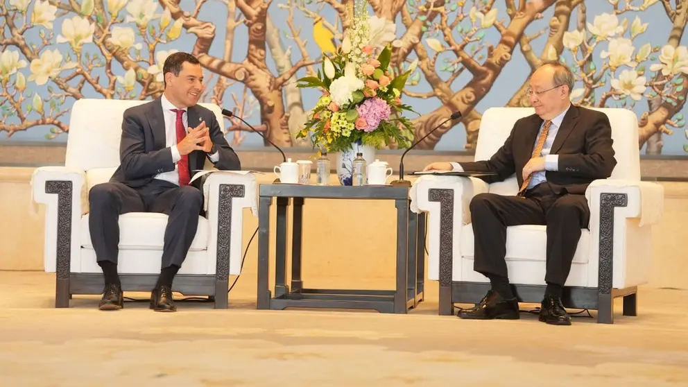 Juanma Moreno, durante la segunda jornada de su viaje a China