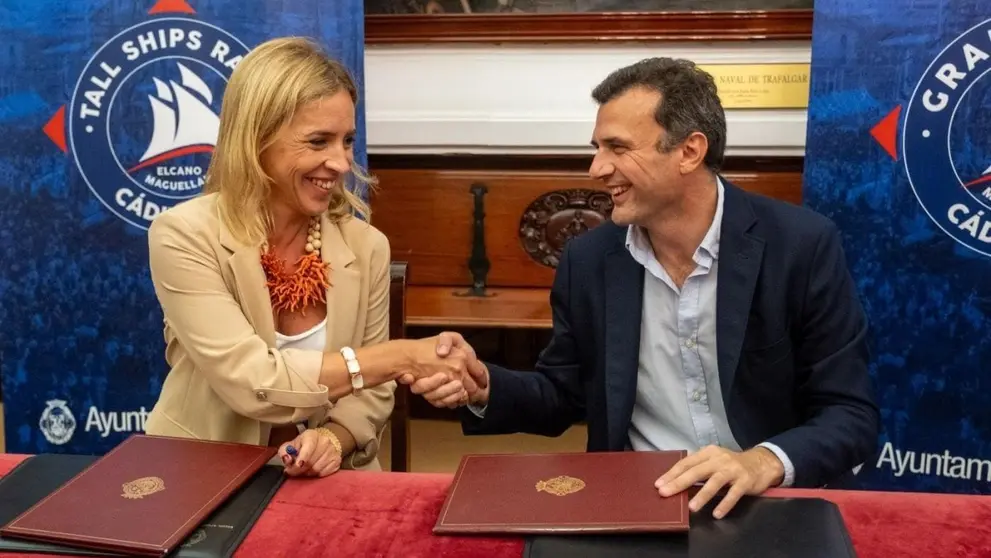 Bruno Garc&iacute;a, junto a la presidenta de la Diputaci&oacute;n de C&aacute;diz Almudena Mart&iacute;nez