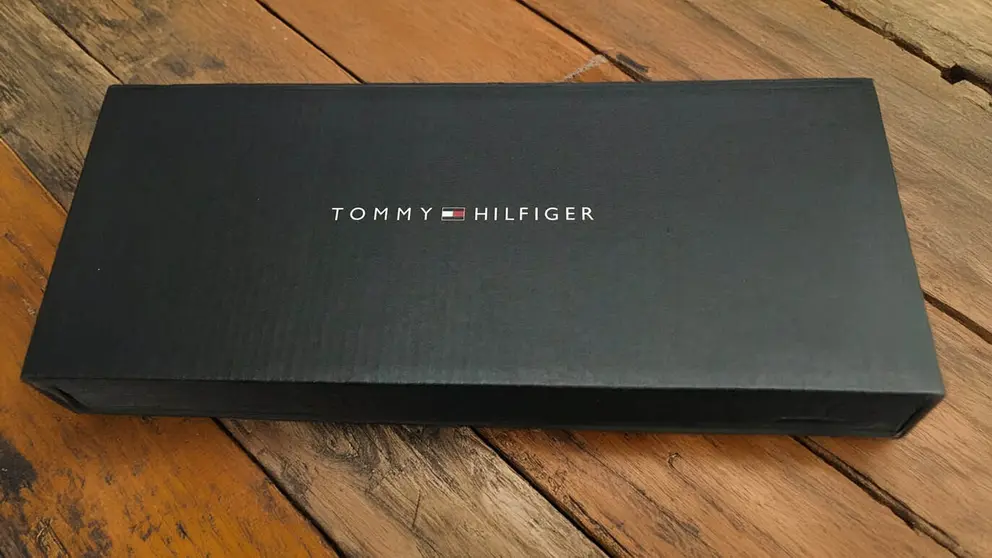 Caja de sandalias de Tommy Hilfiger