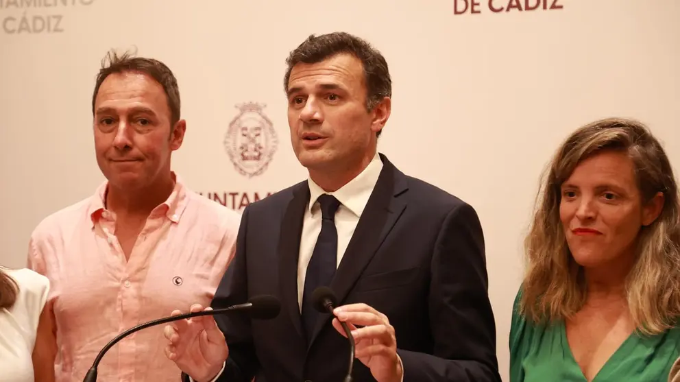 Bruno Garc&iacute;a, alcalde de C&aacute;diz, en el centro de imagen | Cristo Garc&iacute;a