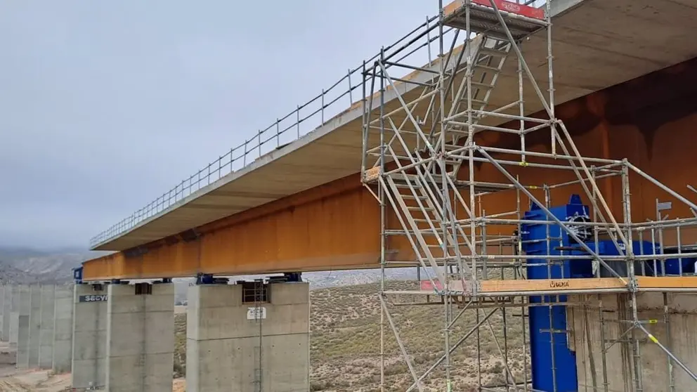 Obras del AVE entre Murcia y Almer&iacute;a en el viaducto de los Feos, en Lucainena de las Torres