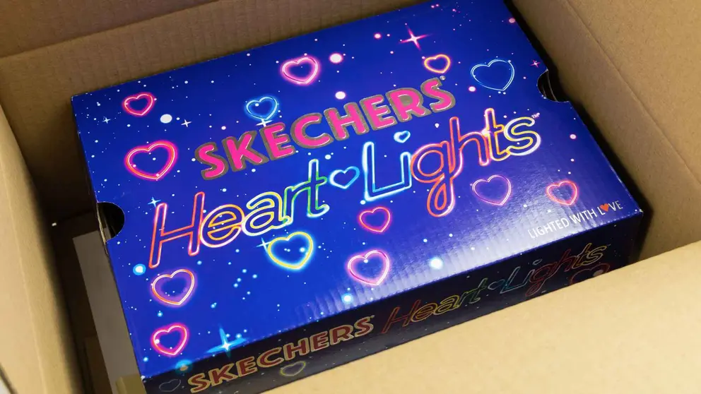 Caja de zapatillas de Skechers