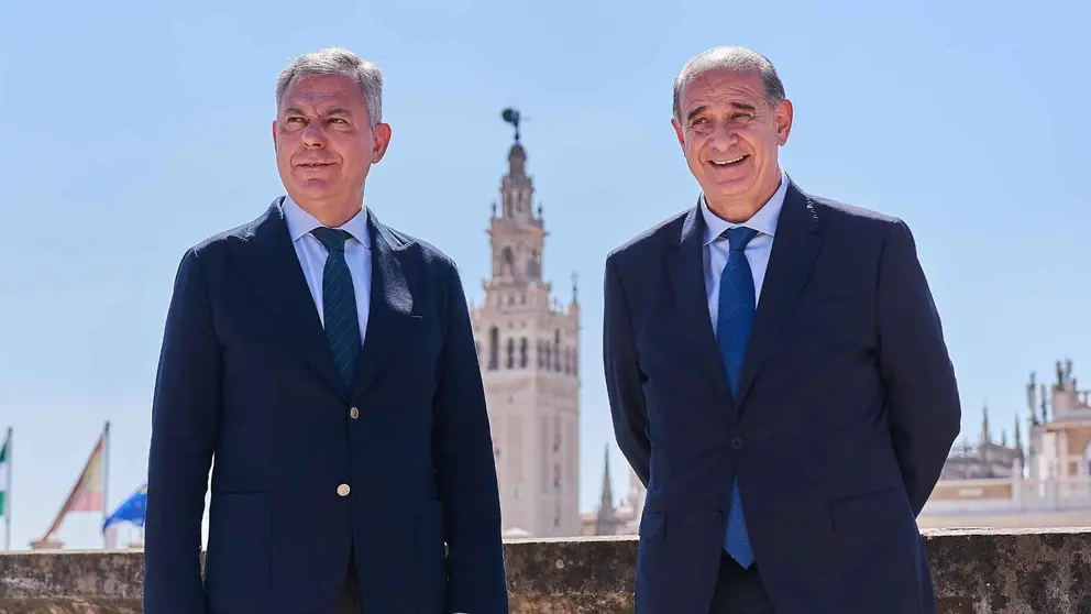 El alcalde de Sevilla, Jos&eacute; Luis Sanz, y el director general de la Polic&iacute;a Nacional, Francisco Pardo | Salvador L&oacute;pez Medina para El MIRA