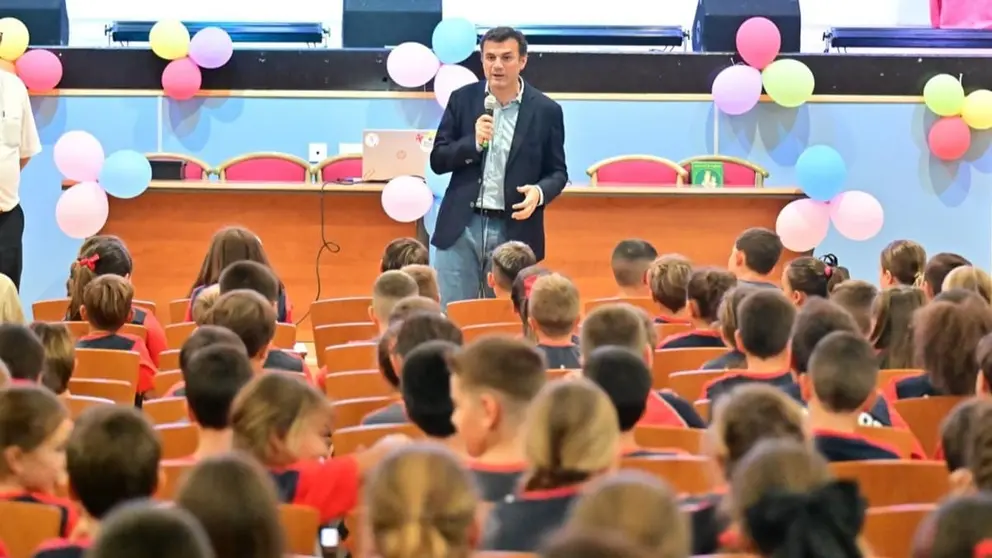 El alcalde Bruno Garc&iacute;a ha inaugurado el curso escolar en C&aacute;diz