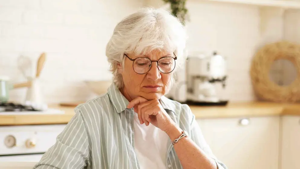 Una mujer que recibe la pensi&oacute;n de viudedad en Espa&ntilde;a