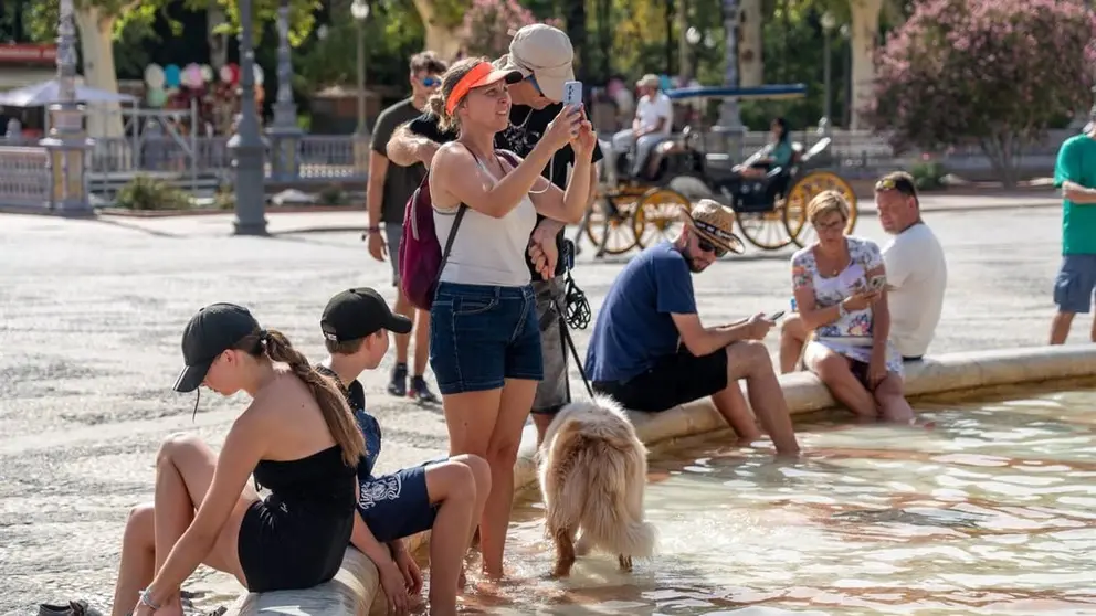 Turistas disfrutando del verano en Andaluc&iacute;a