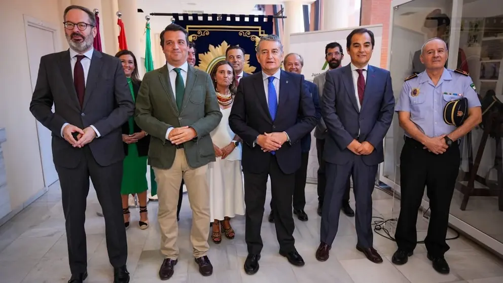 Antonio Sanz, junto al consejero Jos&eacute; Antonio Nieto y el alcalde de C&oacute;rdoba Jos&eacute; Mar&iacute;a Bellido
