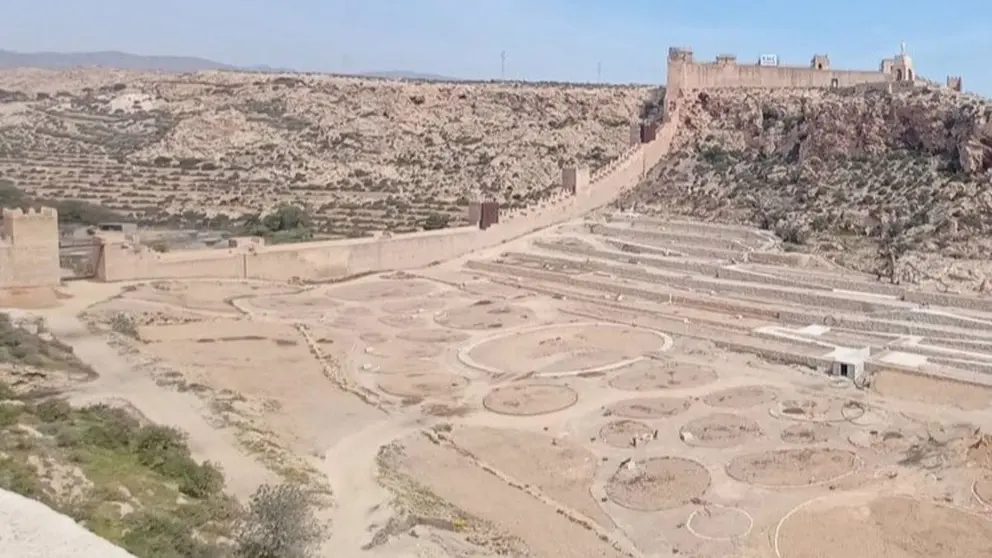 Muralla del Cerro de San Crist&oacute;bal o Muralla de Jayr&aacute;n