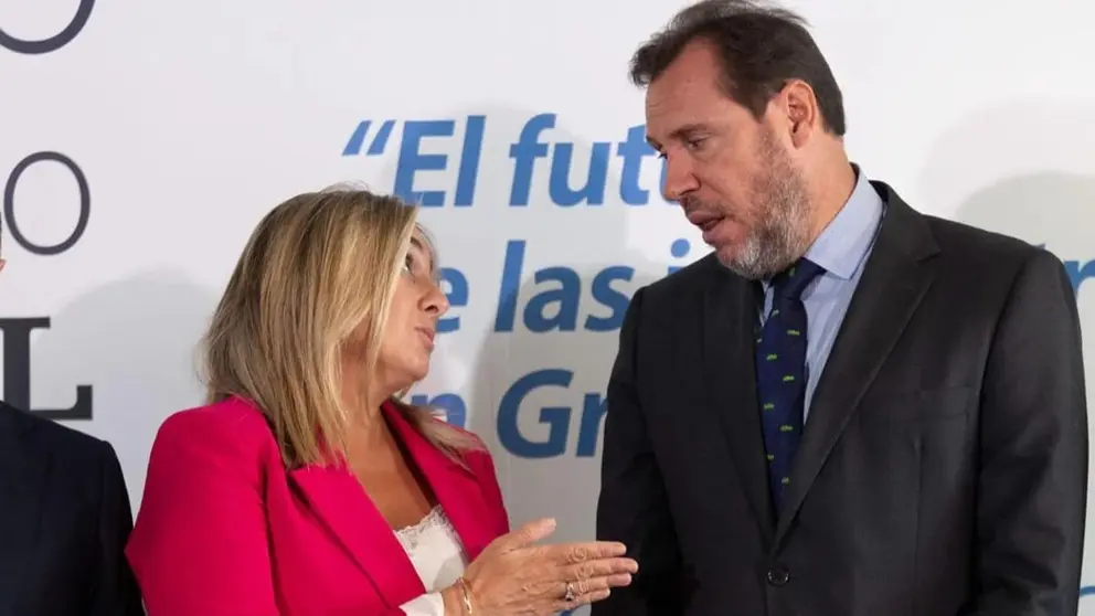 Marifr&aacute;n Carazo, junto a ministro &Oacute;scar Puente