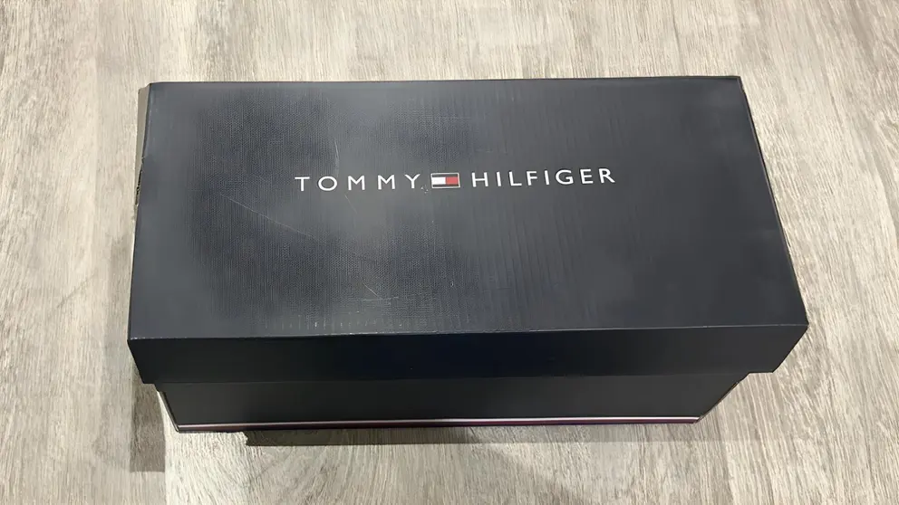 Caja de zapatillas Tommy Hilfiger