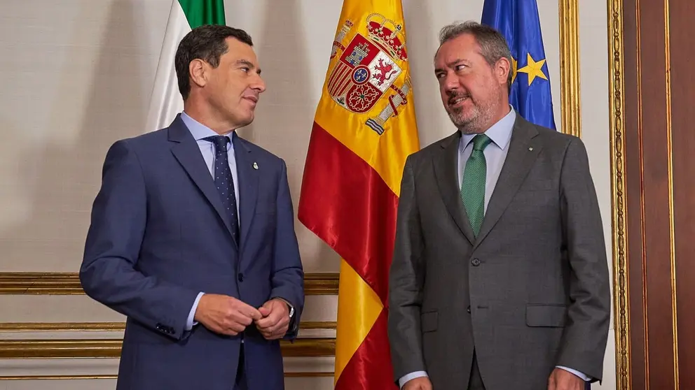 Juanma Moreno, junto al l&iacute;der de los socialistas andaluces Juan Espadas | Salvador L&oacute;pez Medina