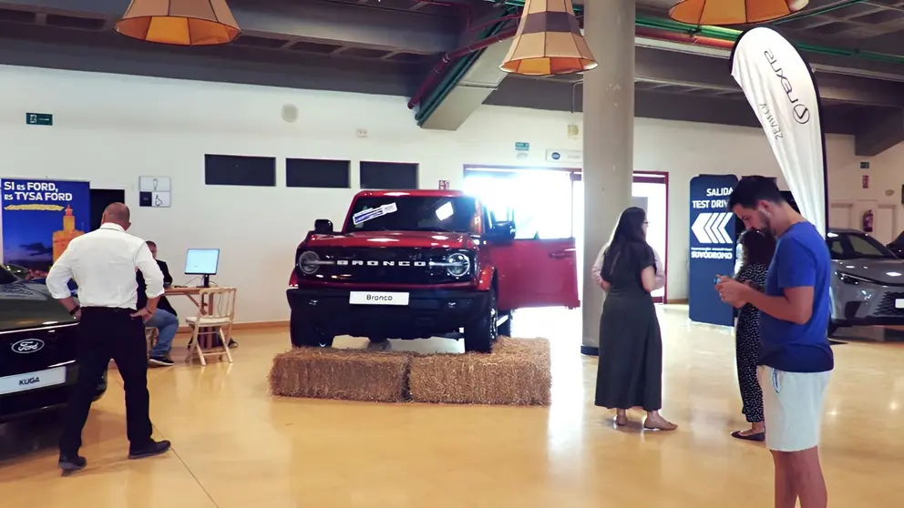 Numeroso p&uacute;blico se ha acercado a las instalaciones en esta jornada inaugural | Rafa Dom&iacute;nguez