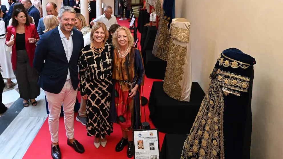 Inauguraci&oacute;n de la la exposici&oacute;n 'Vestida eres de Gracia'