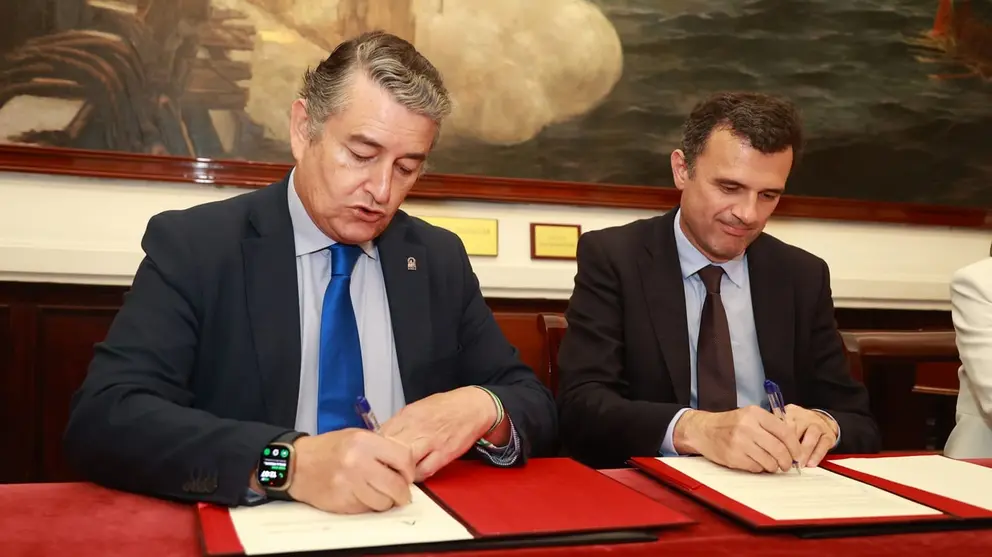 Antonio Sanz, junto al alcalde de C&aacute;diz, Bruno Garc&iacute;a | Cristo Garc&iacute;a