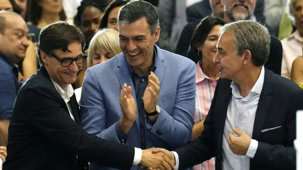 Pedro S&aacute;nchez, junto a Salvador Illa y Jos&eacute; Luis Rodr&iacute;guez Zapatero