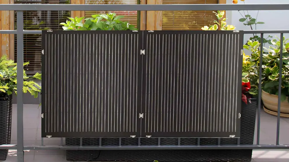 Kit de paneles solares auto-enchufables para balc&oacute;n SOLARLAB Solantis de Leroy Merlin