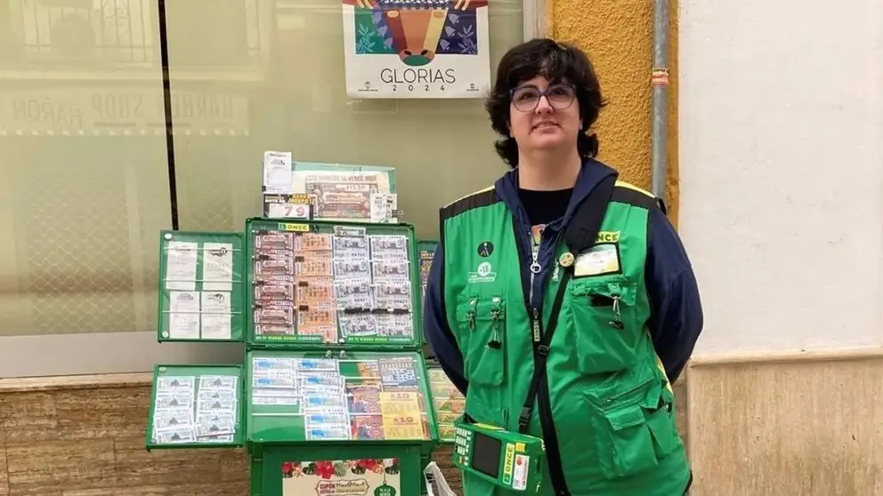 Carmen Garc&iacute;a, vendedora de la ONCE en Ronda