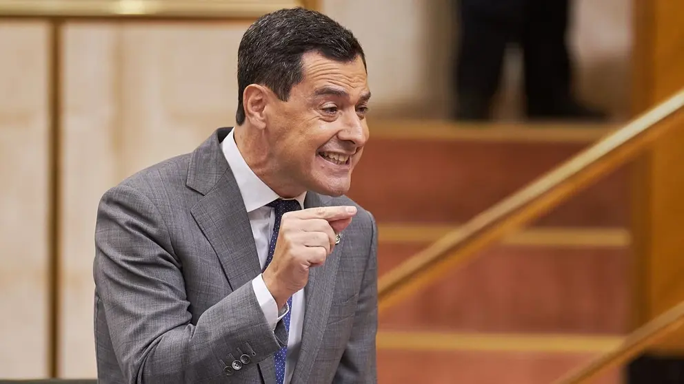 Juanma Moreno ha defendido la gesti&oacute;n del SAS en el Pleno | Salvador L&oacute;pez Medina