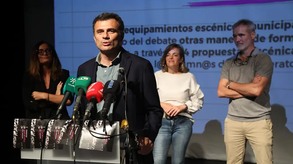 El alcalde de C&aacute;diz ha recordado a las v&iacute;ctimas del accidente de autob&uacute;s de C&aacute;diz | Cristo Garc&iacute;a
