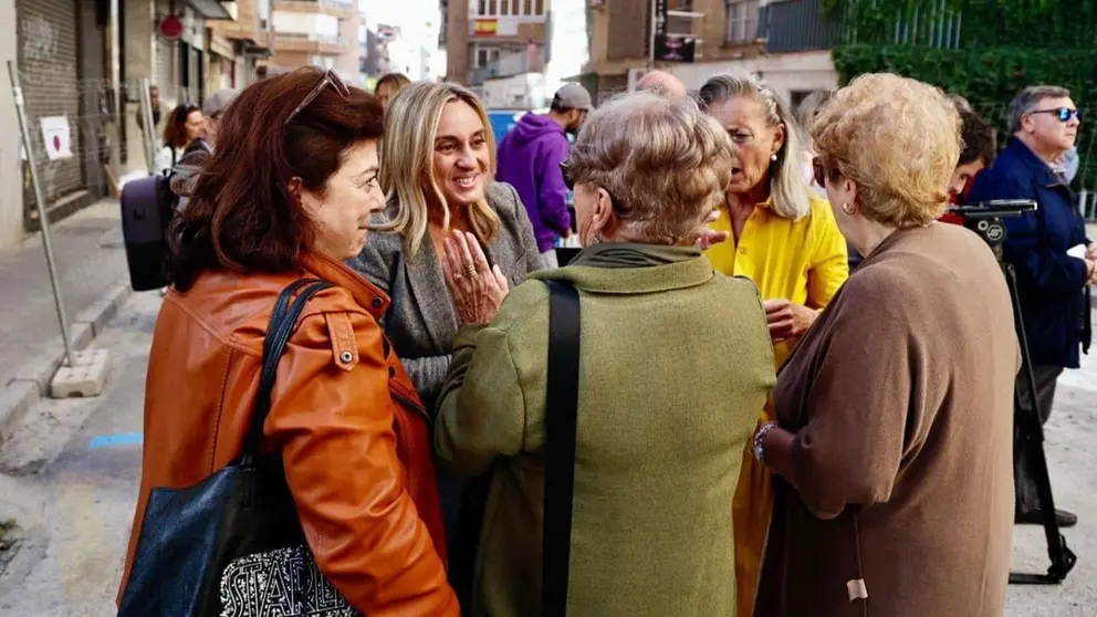 Marifr&aacute;n Carazo, durante su visita a la calle de Las Flores
