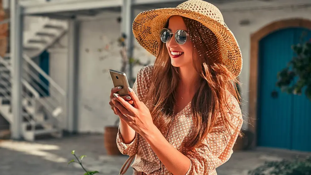 Los bolsos shoppers de Guess con descuento que se est&aacute;n vendiendo como churros