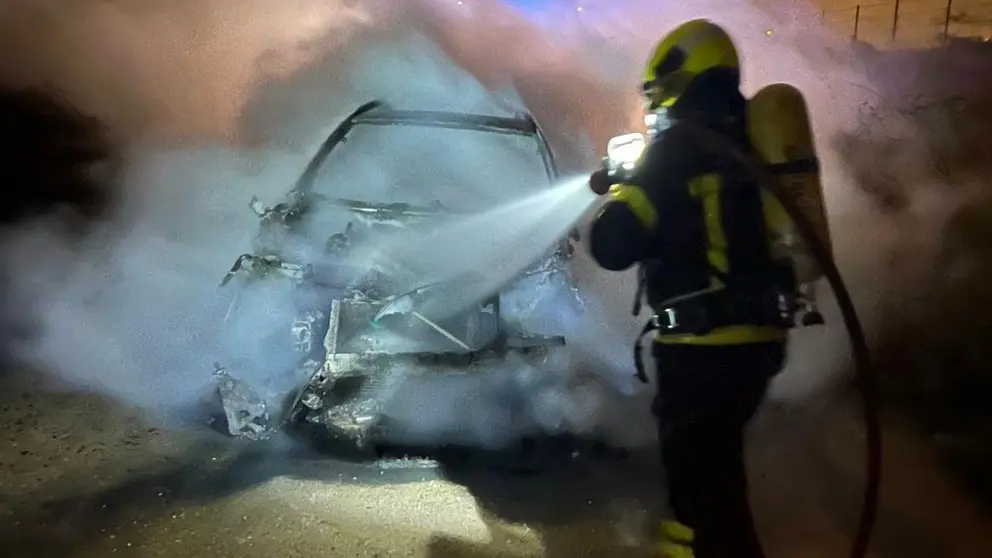 Coche incendiado en Jerez