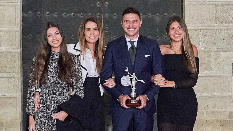 Joaqu&iacute;n S&aacute;nchez y Susana Saborido junto a sus hijas Daniela y Salma | Salvador L&oacute;pez Medina para El MIRA