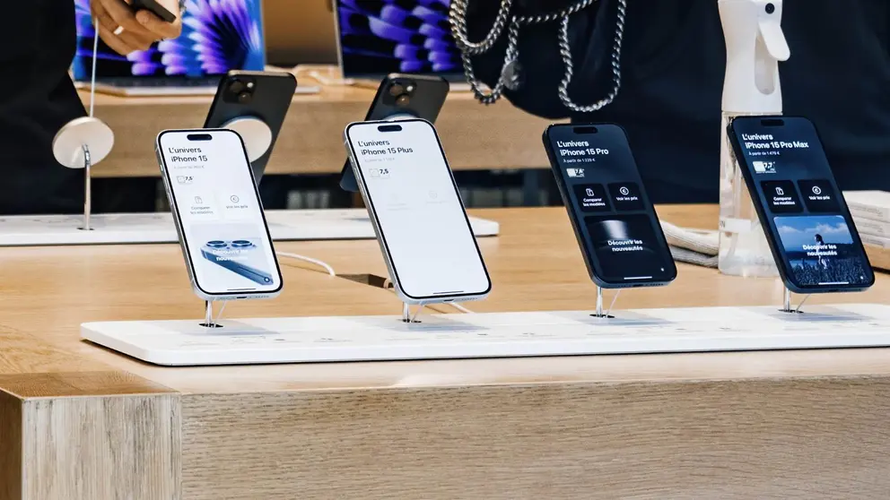 Modelos iPhone 15 de Apple en supermercados
