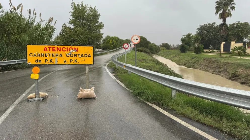 Carretera cortada al tr&aacute;fico en la provincia de C&aacute;diz | Cristo Garc&iacute;a