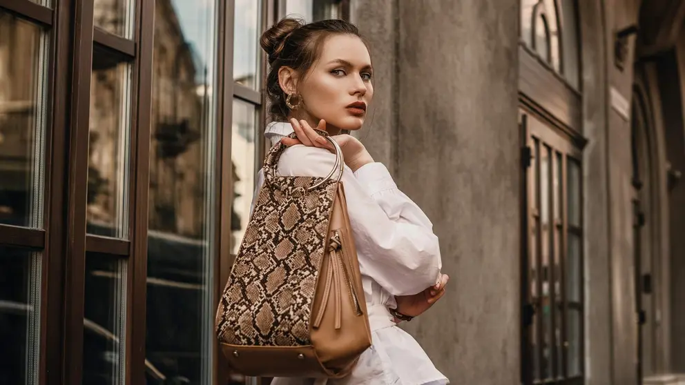 El pantal&oacute;n efecto serpiente de campana que vas a querer llevar a todas partes