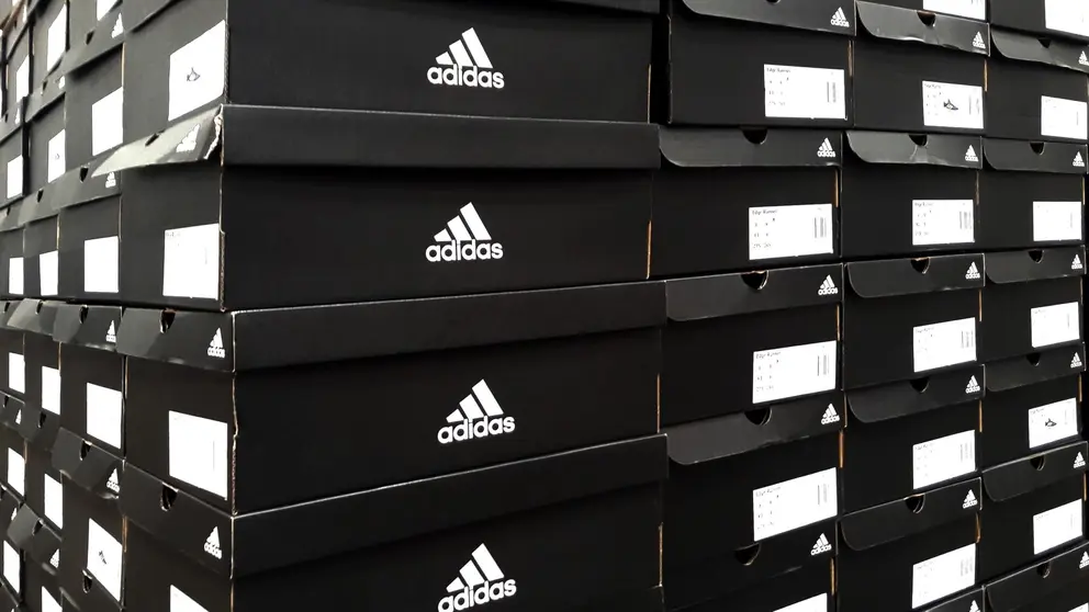 Cajas de zapatillas de Adidas