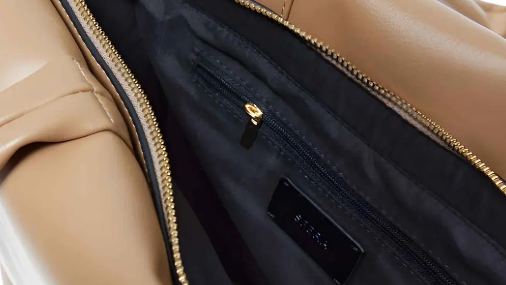 Bolso cuadrado y liso de Sfera en El Corte Ingl&eacute;s