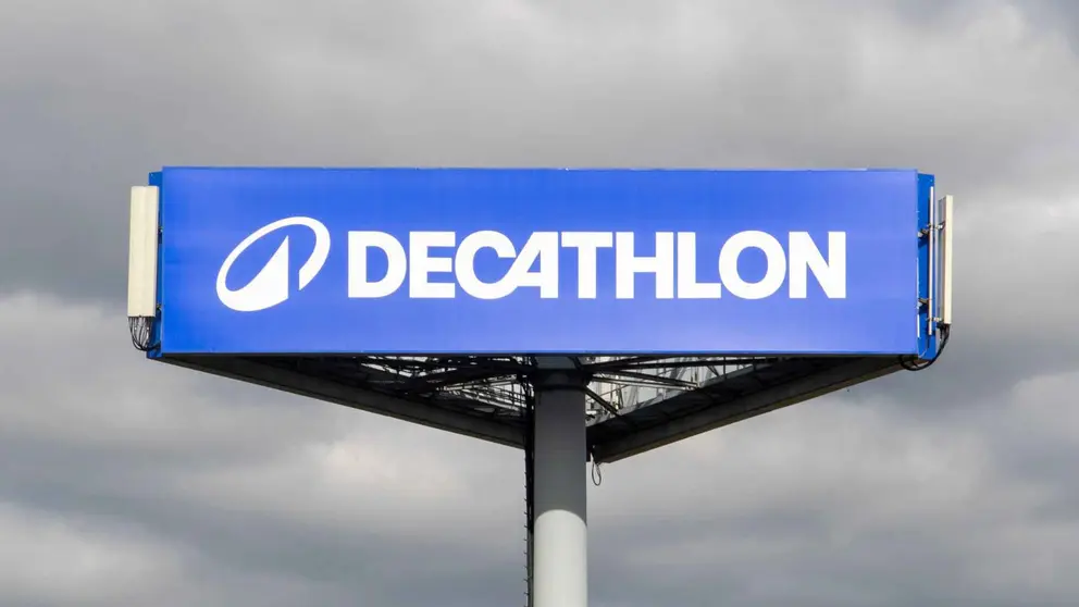 Cartel de una tienda Decathlon