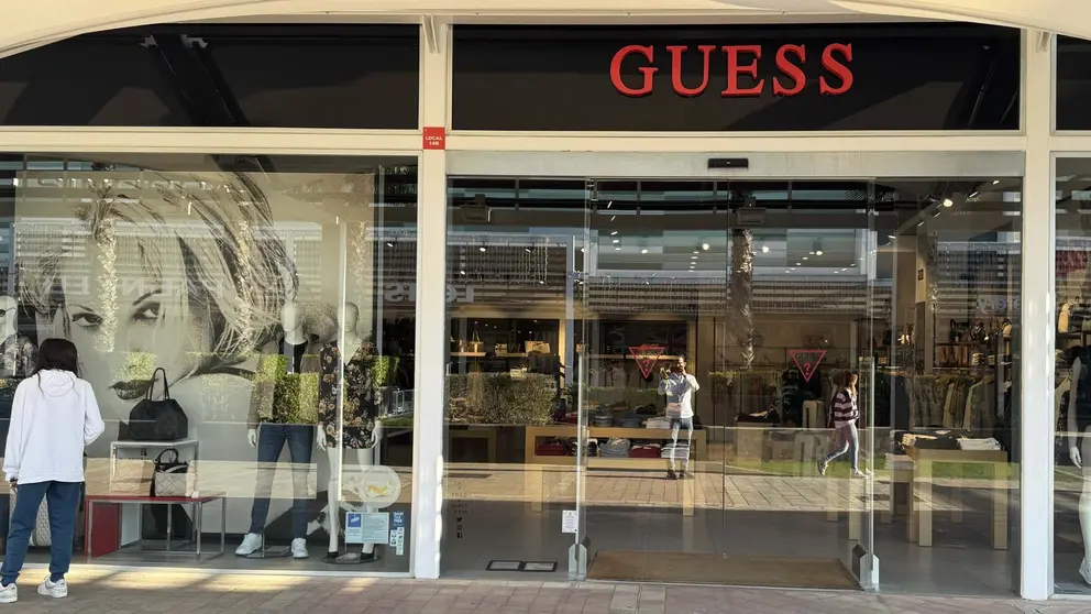 Tienda GUESS, PC Luz Shopping, Jerez - Cristo Garc&iacute;a