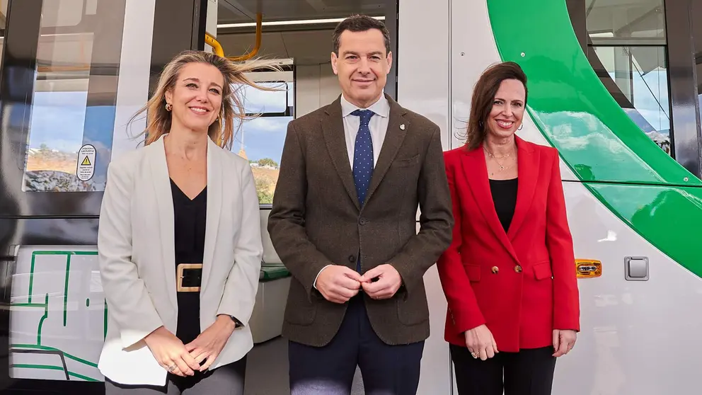 Juanma Moreno en las obras del tranv&iacute;a de Alcal&aacute; de Guada&iacute;ra | Salvador L&oacute;pez Medina