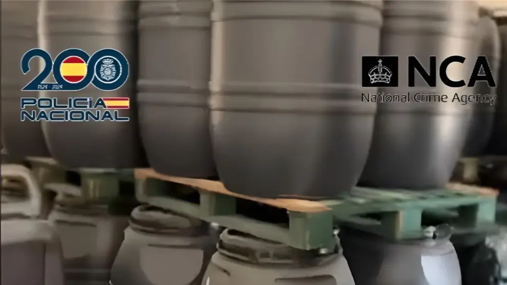 Bidones de arena donde se escond&iacute;a el hach&iacute;s