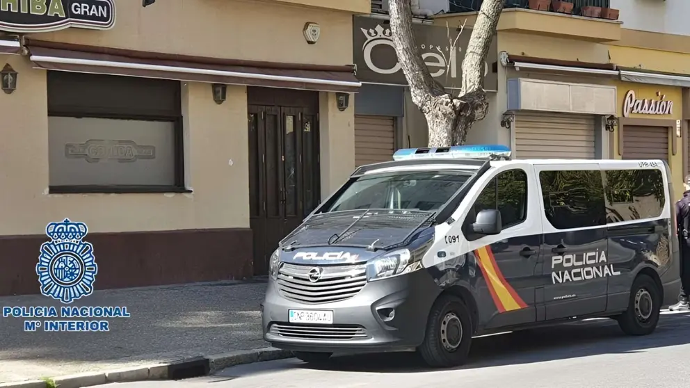 Un veh&iacute;culo policial en la Avenida de M&eacute;xico de Jerez