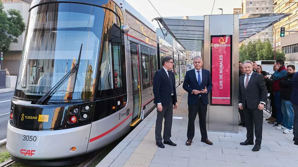 Jos&eacute; Luis Sanz estrena la nueva parada de tranv&iacute;a en Luis de Morales | Salvador L&oacute;pez Medina para El MIRA