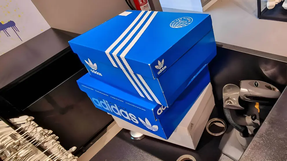 Cajas de zapatillas Adidas